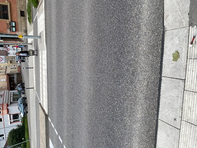 Blick auf die gegenüberliegende Seite mit dem Bereich für blinde und Sehbehinderte Menschen
